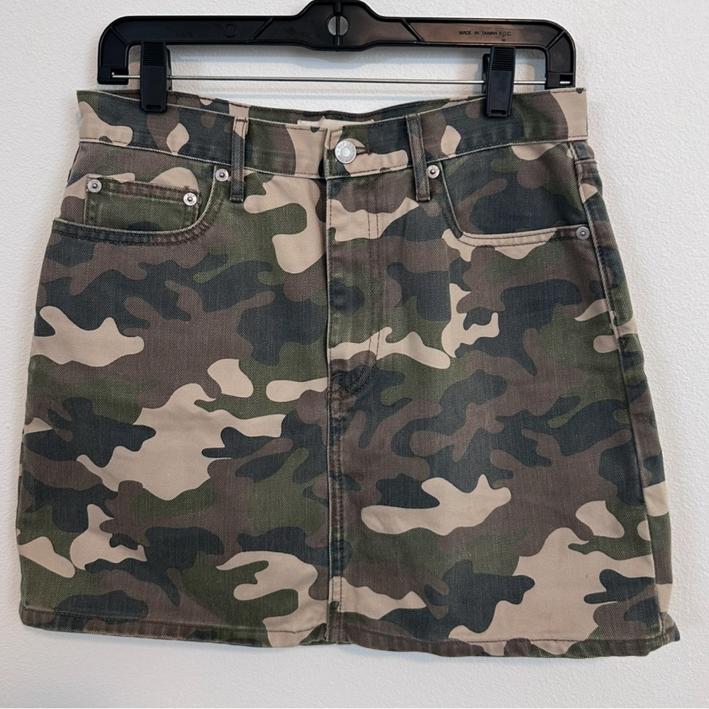 Gap - washed camo denim skirt